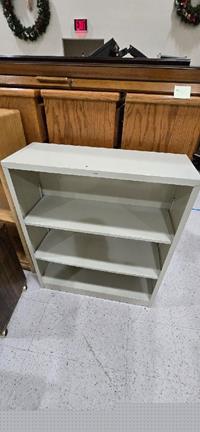 Lot 42 - 3 Shelf Bookcase